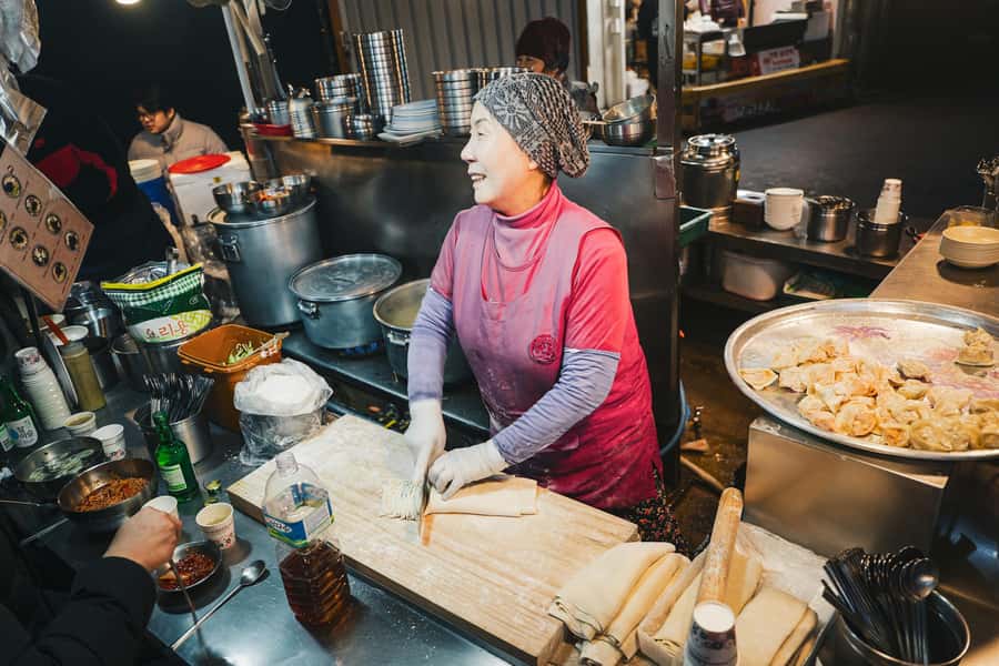 Seoul: Palace, Temple and Market Guided Foodie Tour at Night - Key points at a glance