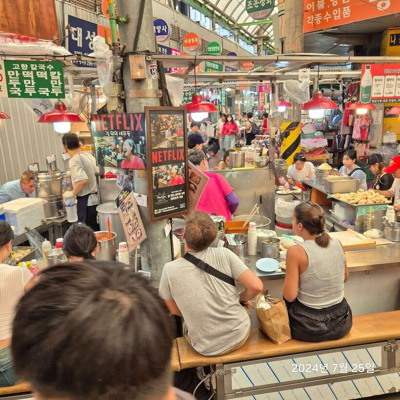 Seoul: UNESCO Palace and Street Foods Guided Tour - Why this palace and market pairing works