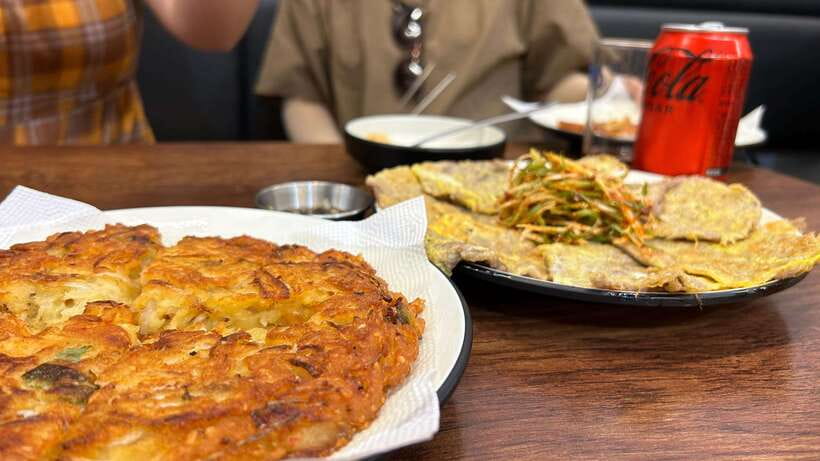 Seoul: UNESCO Palace and Street Foods Guided Tour - Changgyeonggung and the royal family stories