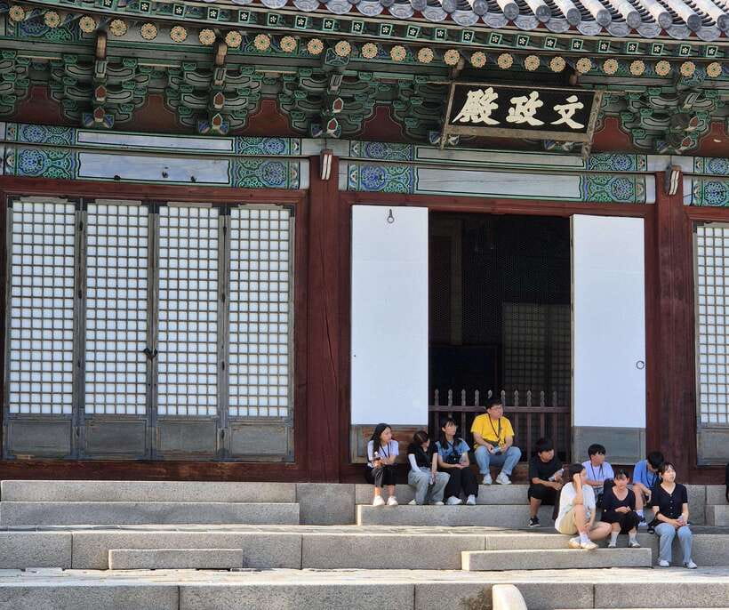 Seoul: UNESCO Palace and Street Foods Guided Tour - Walking level, timing, and who will enjoy it