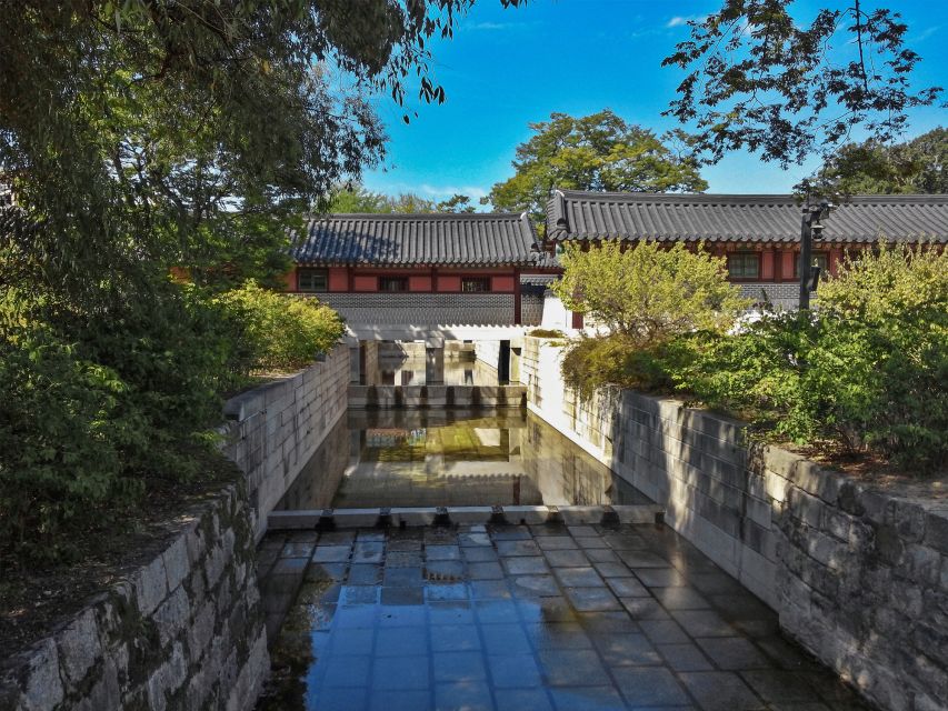 Seoul: UNESCO Sites tour: Palace, Shrine & Bukchon Village - Jongmyo Shrine: a quieter look at royal tradition