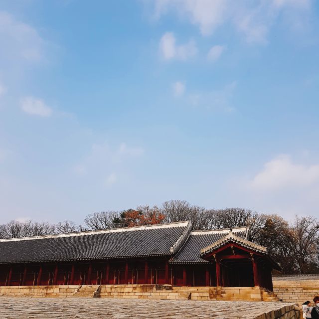 Seoul: UNESCO Sites tour: Palace, Shrine & Bukchon Village - Lunch, ginseng, and the practical middle of the day