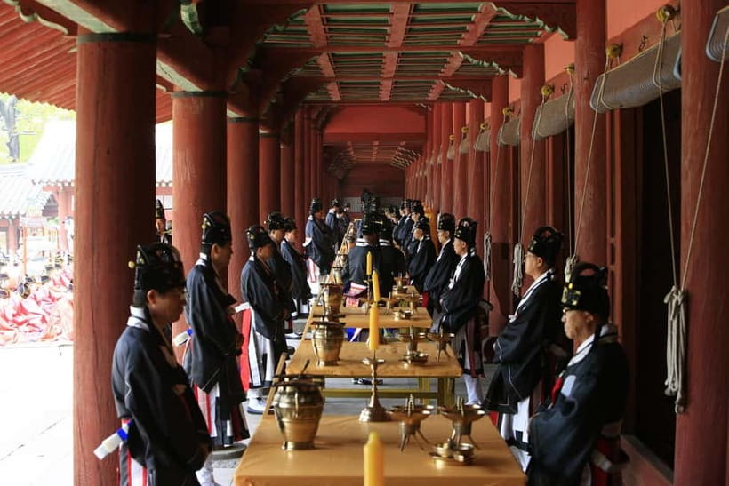 Seoul: UNESCO Sites tour: Palace, Shrine & Bukchon Village - Meeting at Myeongdong Exit 10