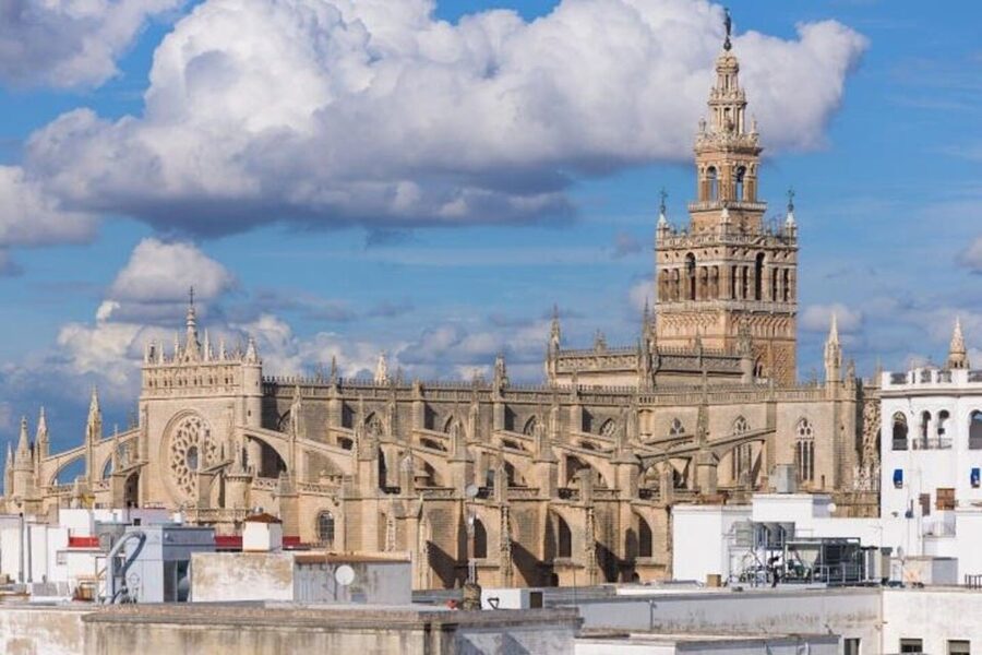 Sevilla: Alcazar and Cathedral Private Tour - The Alcazar’s blend of Islamic and Christian design