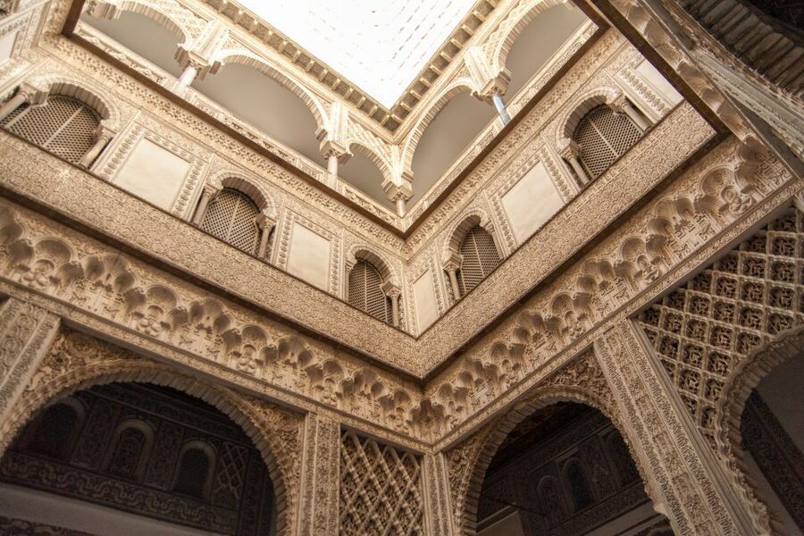 Seville: Alcázar and Cathedral Entry Ticket and Guided Tour - How the guide affects the experience