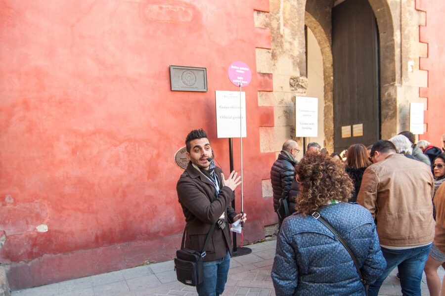 Seville: Alcázar and Cathedral Entry Ticket and Guided Tour - The Alcázar gardens and the limits of a three-hour visit