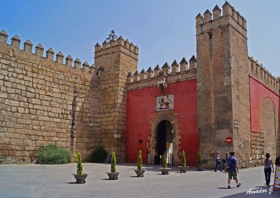 Seville: Alcazar, Cathedral, and Giralda Skip-the-Line Tour - Three Seville landmarks in one carefully timed walk