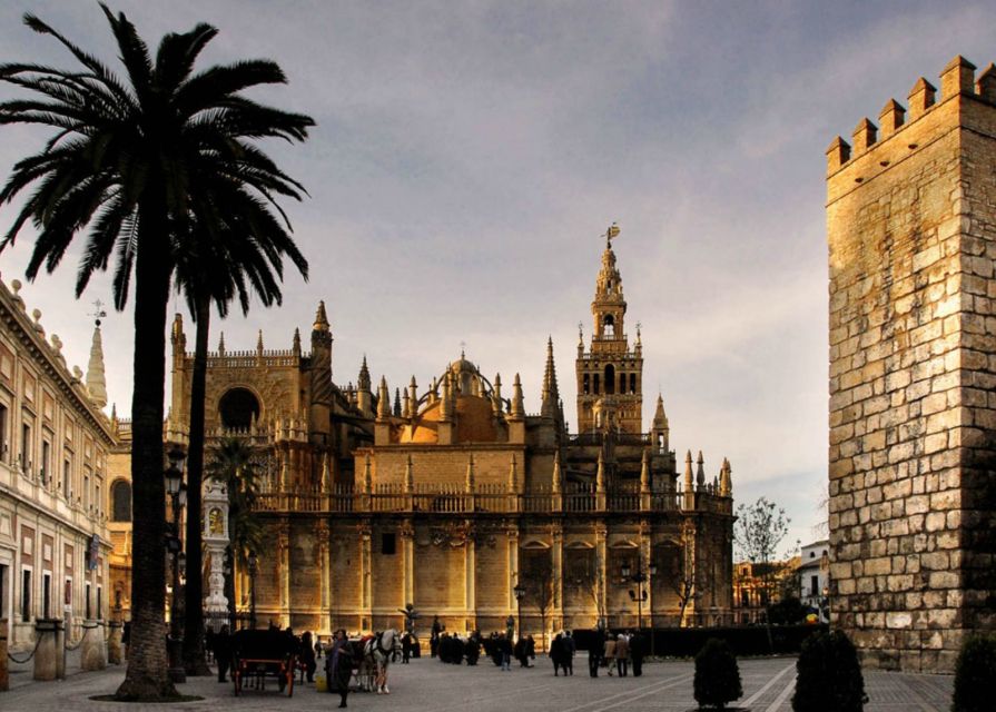 Seville: Alcazar, Cathedral, and Giralda Skip-the-Line Tour - Skip-the-line does not mean no waiting