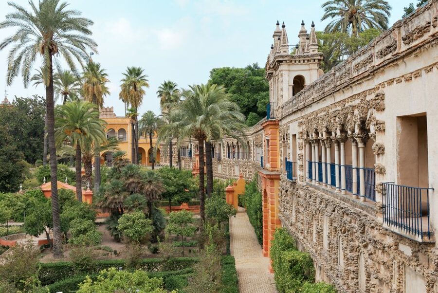 Seville: Alcázar, Cathedral & Giralda Fast Track Guided Tour - Should you book it?