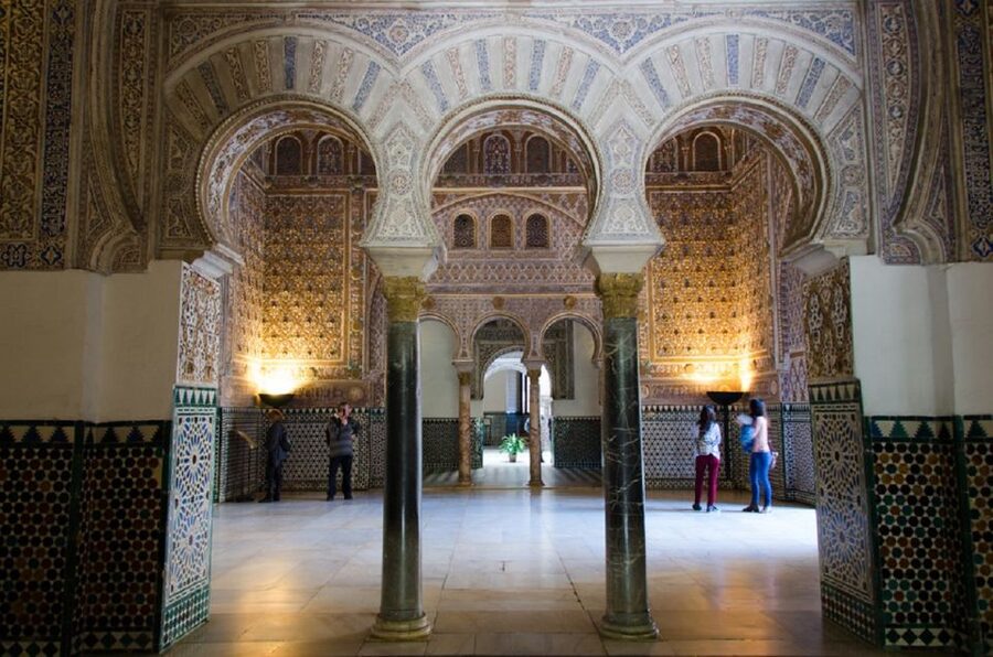 Seville: Alcázar, Cathedral & Giralda Fast Track Guided Tour - Climbing the Giralda