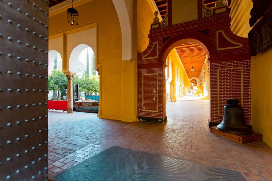 Seville: Alcázar, Cathedral & Giralda Fast Track Guided Tour - Guides make the difference