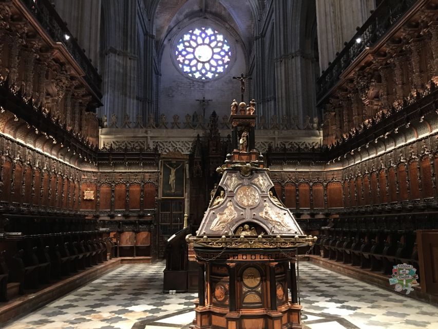 Seville: Alcázar, Cathedral & Giralda Skip-the-Line Tour - The guides are the heart of the experience