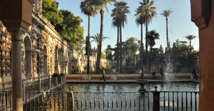 Seville: Alcazar & Cathedral Skip-the-Line Guided Tour - The Alcazar’s royal rooms and gardens
