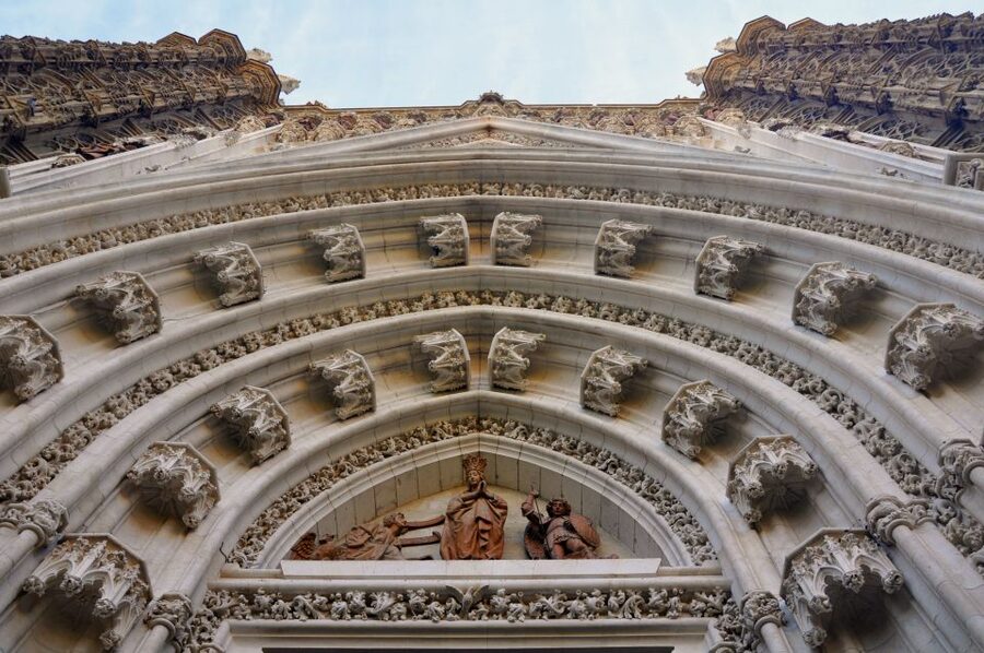 Seville: Alcazar & Cathedral Skip-the-Line Guided Tour - Timing, Sunday changes, and practical limits