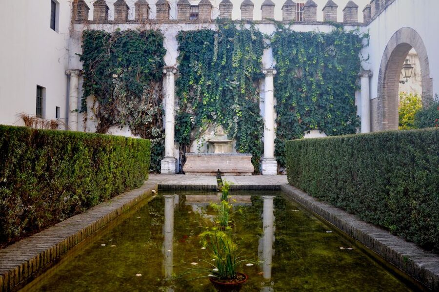Seville: Alcazar & Cathedral Skip-the-Line Guided Tour - Who should book this experience?