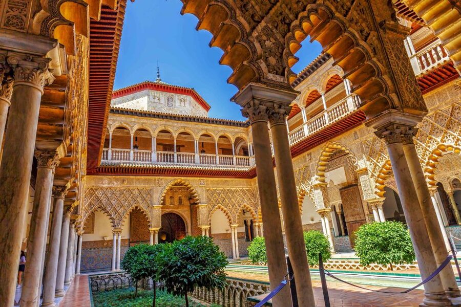 Seville: Alcázar Guided Palace Tour with Priority Access - Why the Alcázar needs a guide