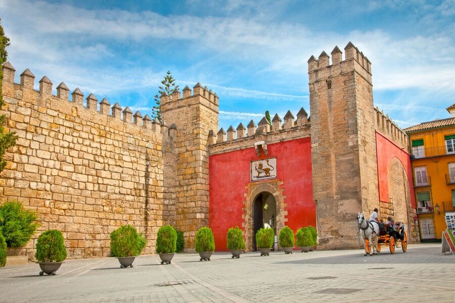 Seville: Alcázar Guided Palace Tour with Priority Access - Courtyards and details that reward attention