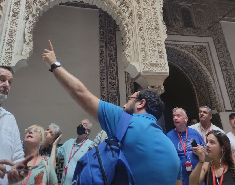 Seville: Alcázar Guided Palace Tour with Priority Access - Entering the palace with priority access