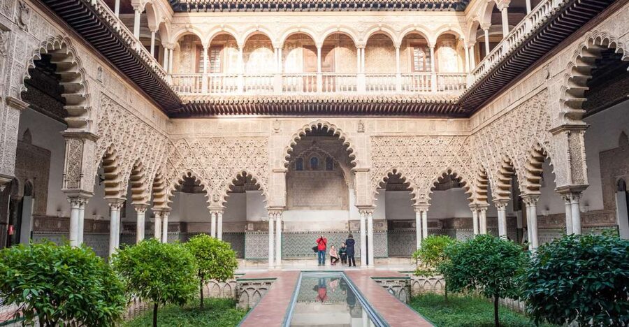 Seville: Alcázar Guided Tour - Palaces, courtyards, and Mudéjar detail