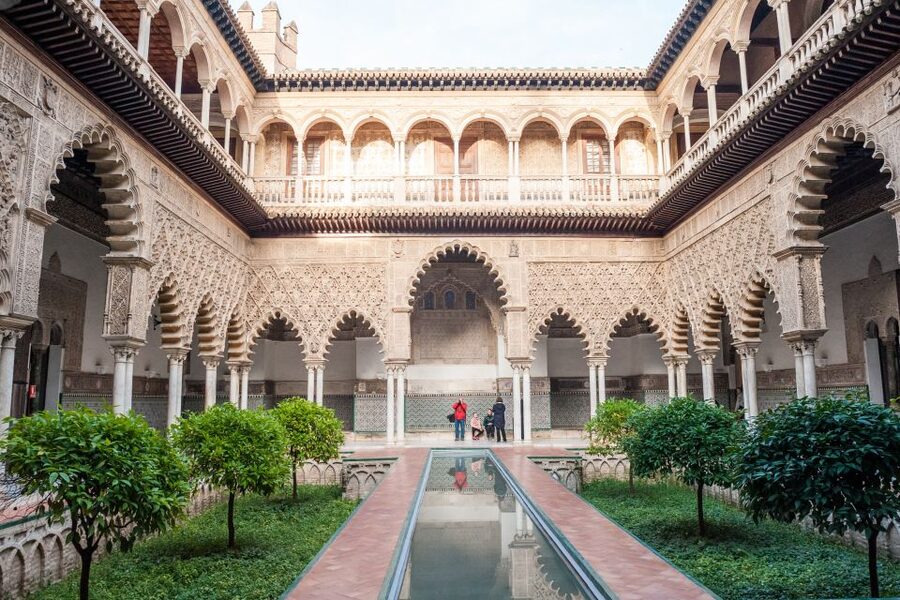 Seville: Alcazar Guided Tour with Entrance - The gardens and Santa Cruz after the guided route