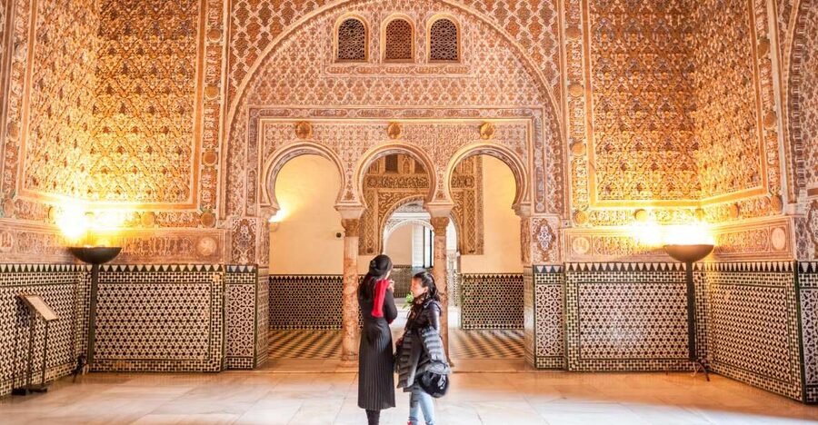 Seville: Alcazar Guided Tour with Entrance - The guide makes the difference