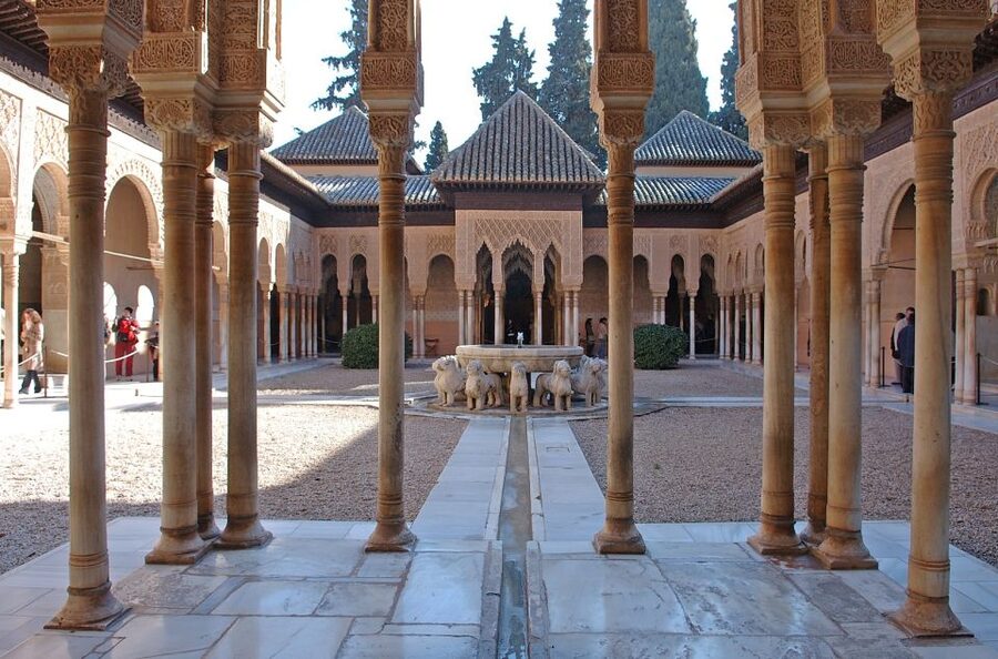 Seville: Alhambra Day Trip with Guide & Nasrid Palaces Entry - Key points to know before booking