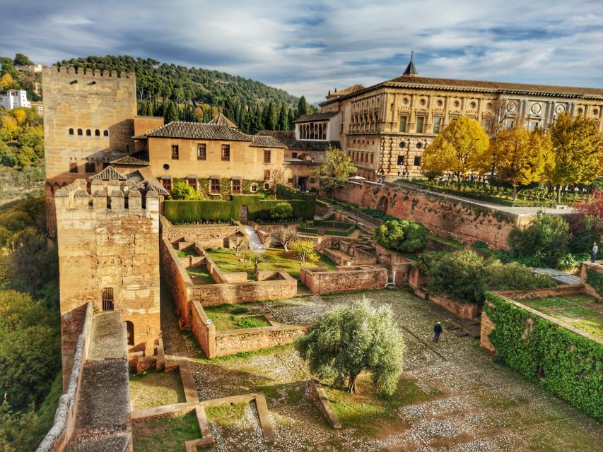 Seville: Alhambra Day Trip with Guide & Nasrid Palaces Entry - Meeting at Torre Sevilla
