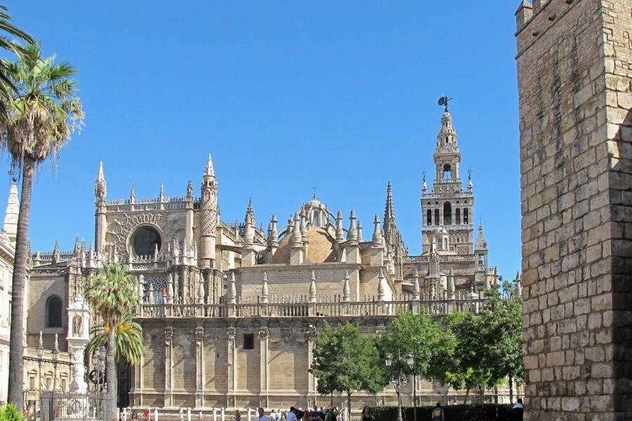 Seville: Cathedral, Giralda & Alcázar Guided Tour - Who should book this experience?