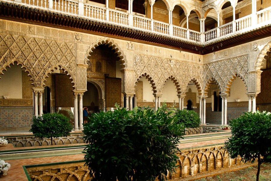 Seville: Cathedral, Giralda & Alcázar Guided Tour - Walking through Seville’s old Jewish quarter