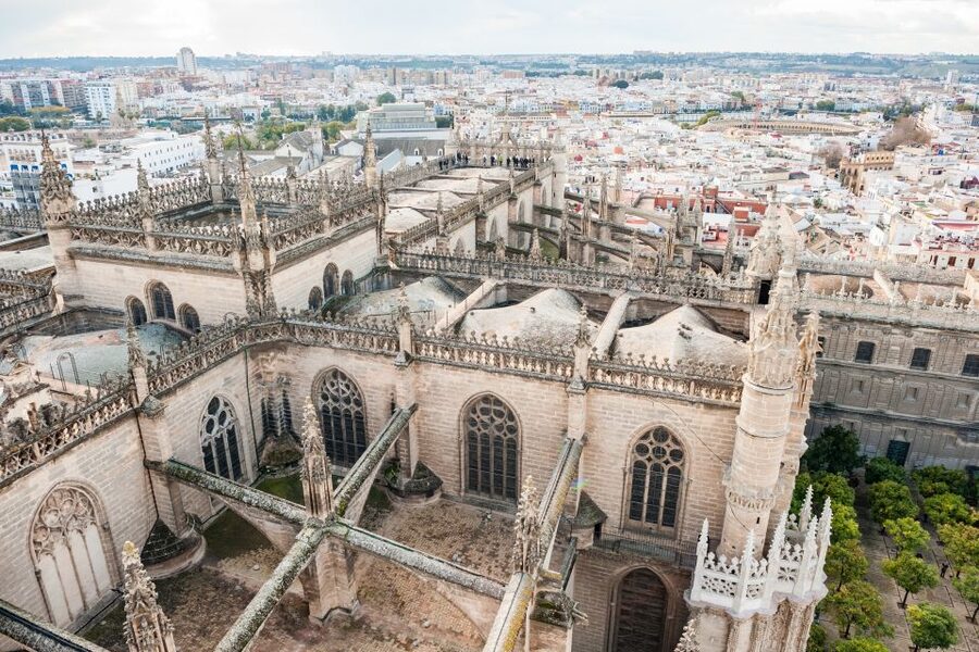 Seville Guided Tour: Cathedral, Giralda & Optional Alcázar - Shared or private: which format fits you?