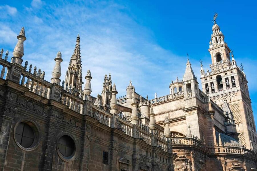 Seville Guided Tour: Cathedral, Giralda & Optional Alcázar - Why the Gothic interior is worth your time