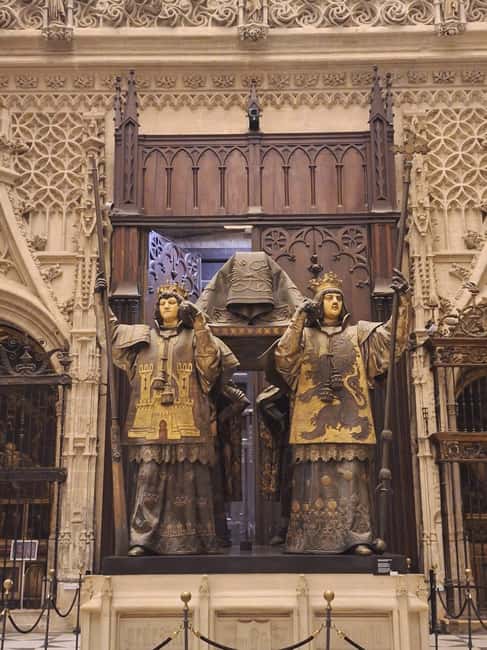 Seville: Guided tour of the Alcazar, Cathedral, and Giralda - Why this combination works so well