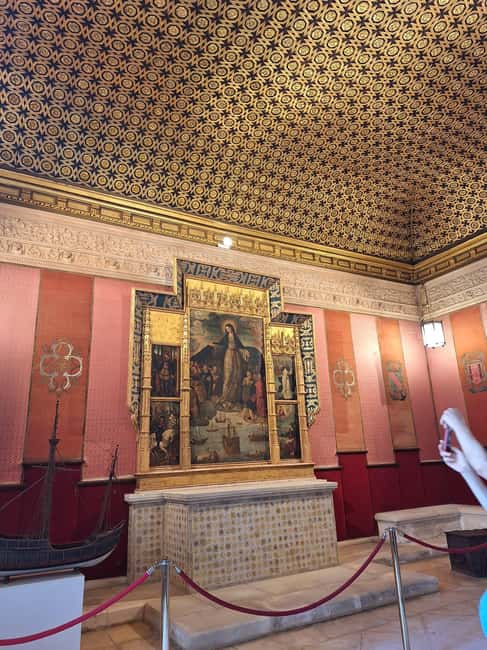 Seville: Guided tour of the Alcazar, Cathedral, and Giralda - Meeting beside the Immaculate Virgin