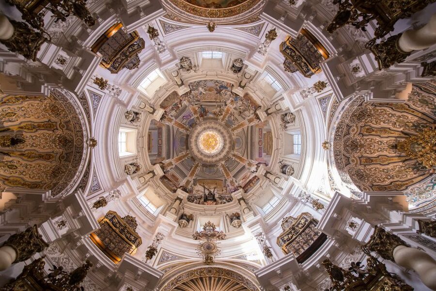 Seville: Palacio de Las Dueñas, La Macarena & Las Setas Tour - The guide can make or break this experience