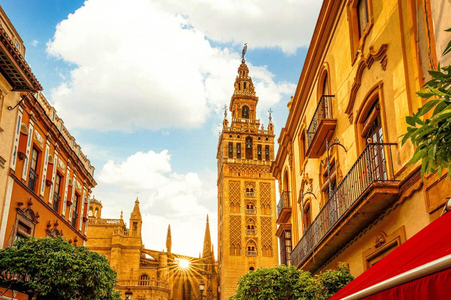 Seville: Priority Access Cathedral, Giralda & Alcázar Tour - Starting at Plaza del Triunfo