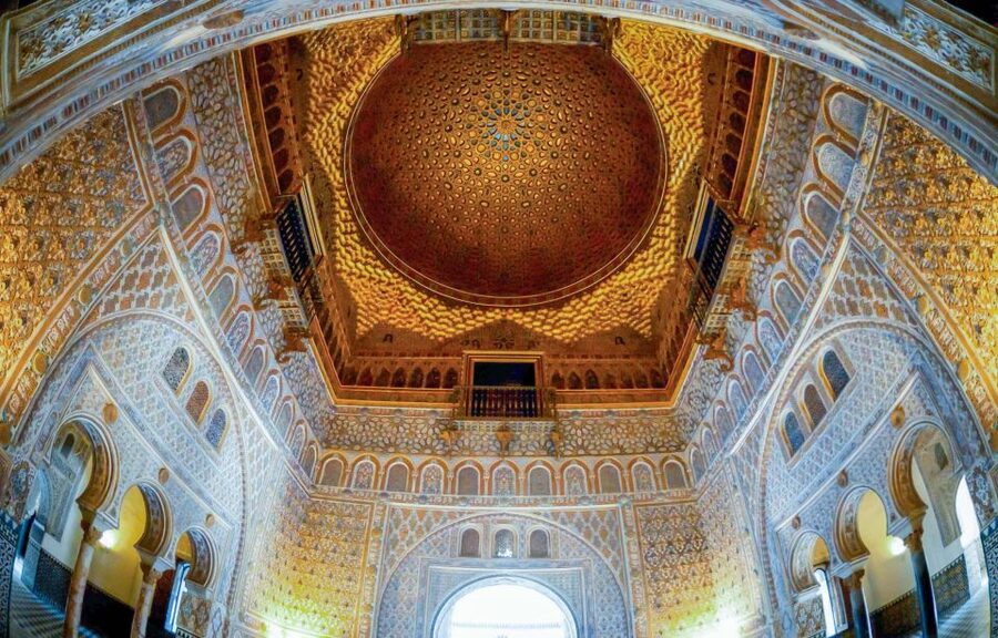Seville: Real Alcazar Admission and Guided Tour - Meeting the guide in Plaza Virgen de los Reyes