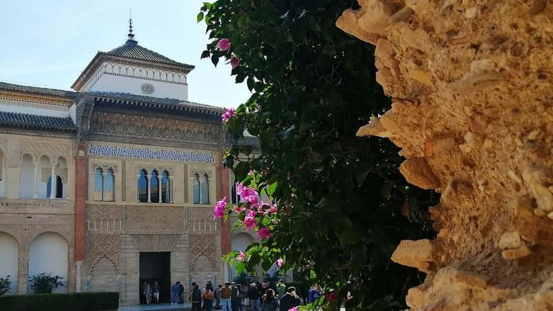 SEVILLE: REAL ALCÁZAR TOUR - Meeting at the Puerta del León