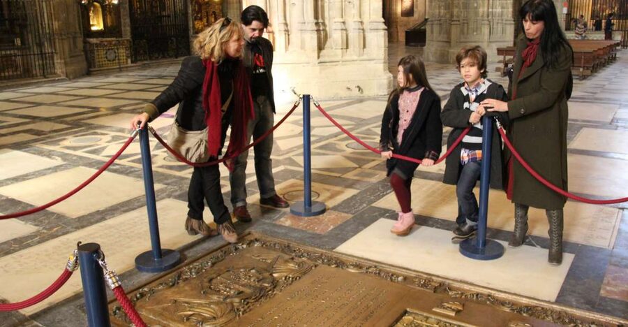 Seville: Royal Alcazar, Cathedral, and Giralda Tower Tour - Key points to know before booking