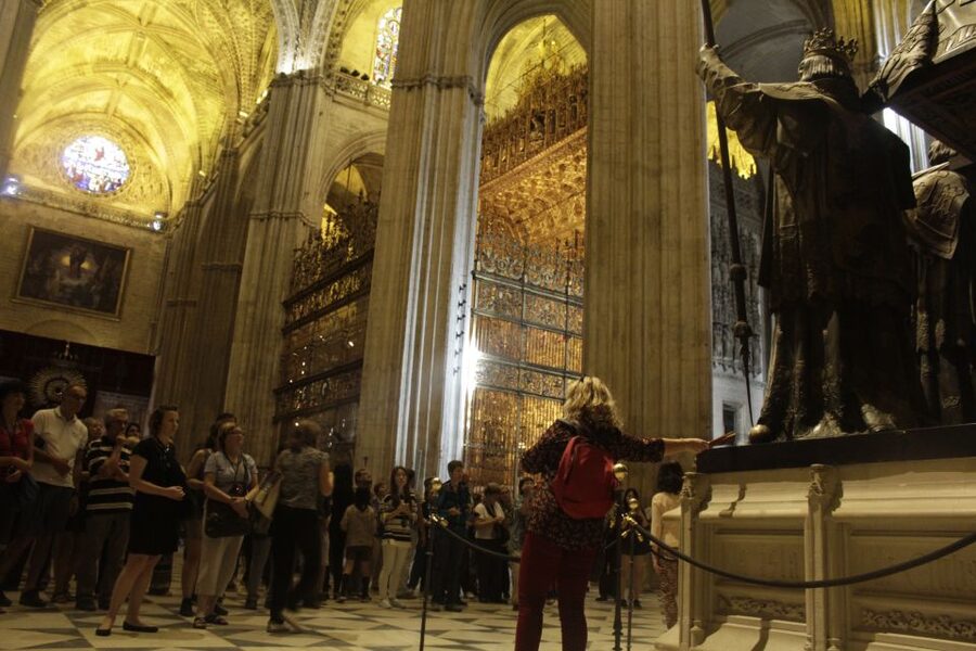 Seville: Royal Alcazar, Cathedral, and Giralda Tower Tour - The Royal Alcazar: tiled palaces and royal rooms