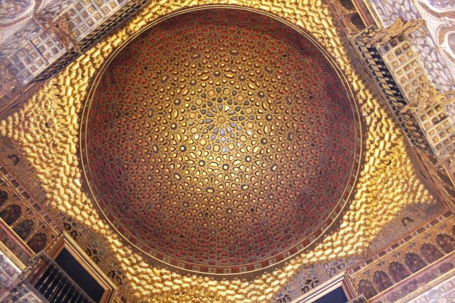 Seville: Royal Alcazar, Cathedral, and Giralda Tower Tour - What the guides add to the buildings