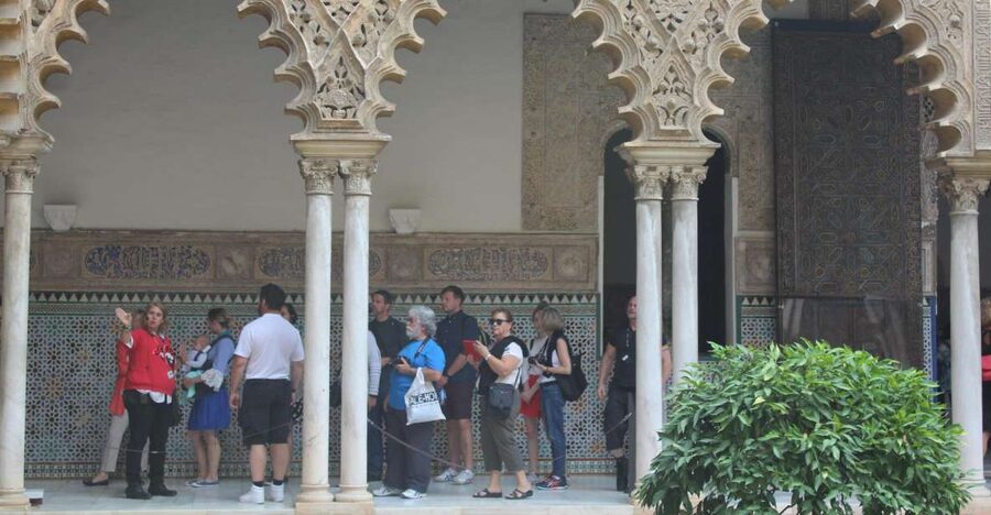 Seville: Royal Alcazar of Seville Tour - Meeting at Plaza Virgen de los Reyes