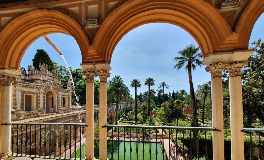 Seville: Royal Alcázar Skip-the-Line Tour by Local Experts - The guide makes or breaks the experience
