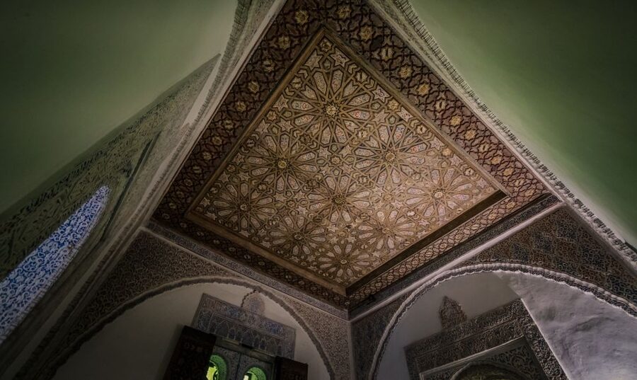 Seville: Royal Alcázar Skip-the-Line Tour by Local Experts - Meeting at the Archivo de Indias fountain