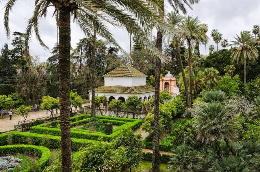 Seville: Small-Group Alcázar Guided Tour & Entry Ticket - Why the Alcázar needs a guide