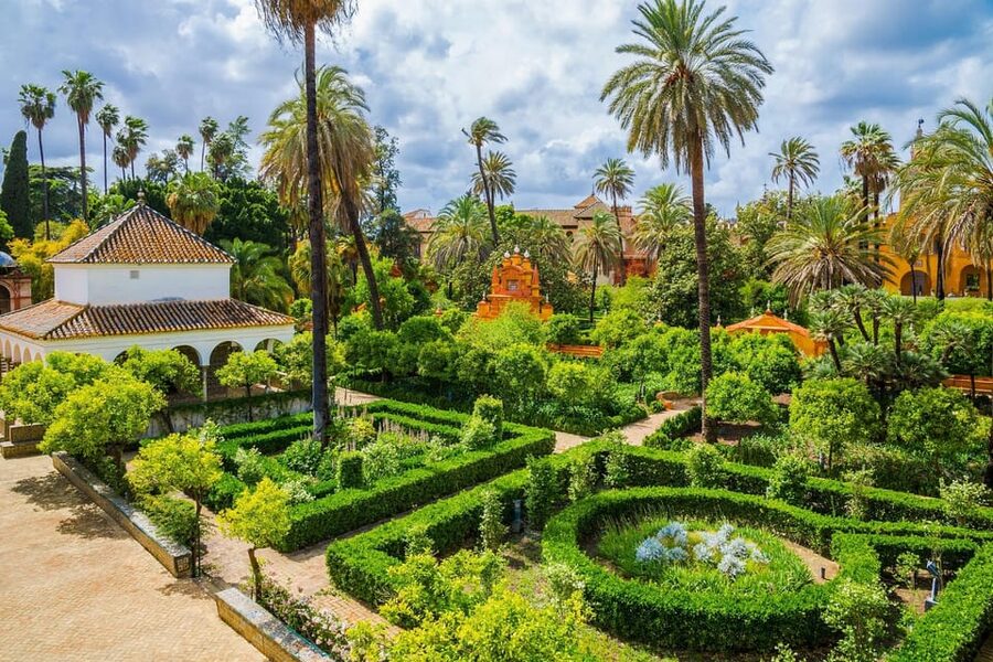 Seville: Tour Alcázar, Cathedral & Giralda Priority Access - Who will get the most from this tour?