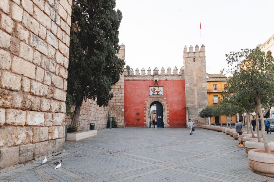 Seville: VIP Exclusive Early Access Tour of The Alcazar - Should you book the early Alcazar visit?