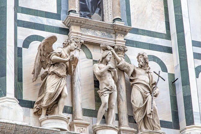 Sightseeing Guided Tour of Florence by Night including Duomo & Palazzo Vecchio - Santa Croce opens the story