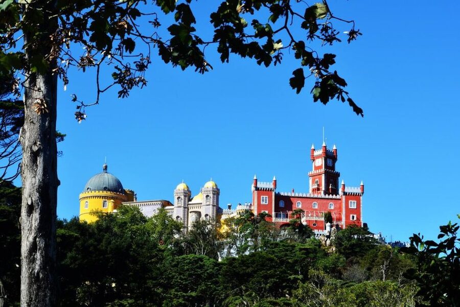 Sintra:1 hour tuk tuk experience to Pena Palace(3 monuments) - Arriving at Pena Palace