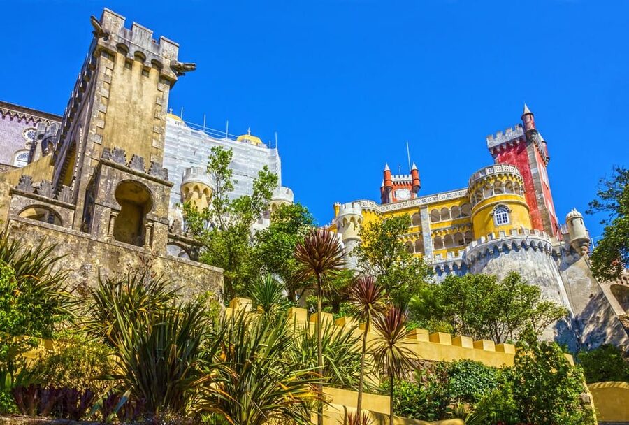Sintra: Full-Day Deluxe Tour with Pena Palace ticket - Sintra Village, sweets, and a practical lunch choice