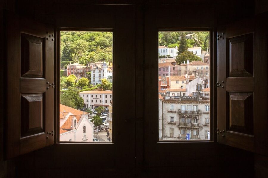 Sintra: Half-Day Tour with Royal Palace Ticket - Boca do Inferno from November through February